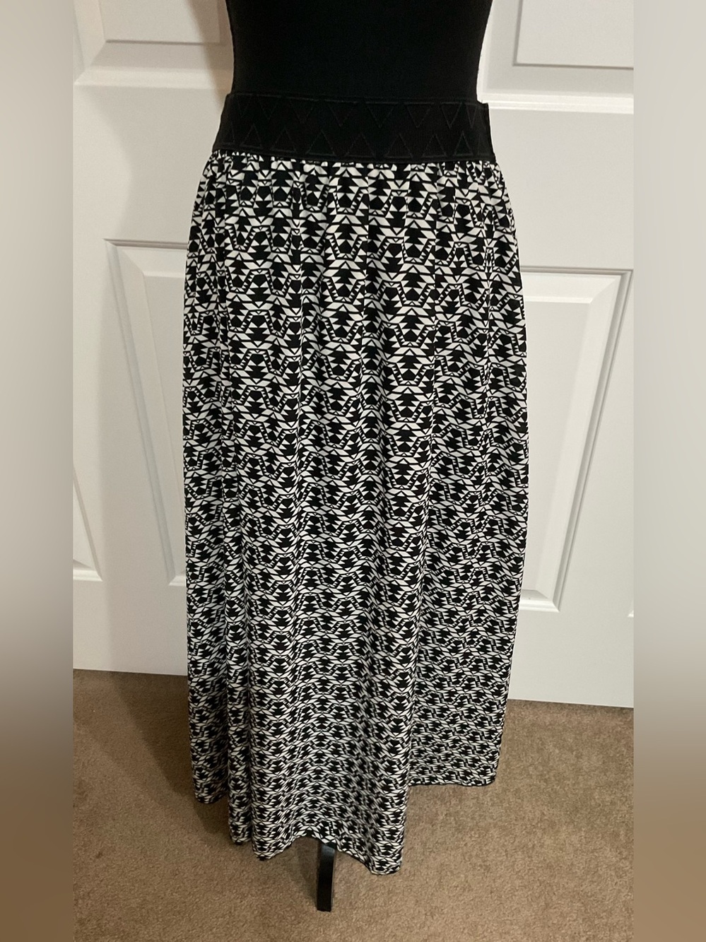 LuLaRoe M Black & Cream Tribal Print Maxi Lucy Skirt